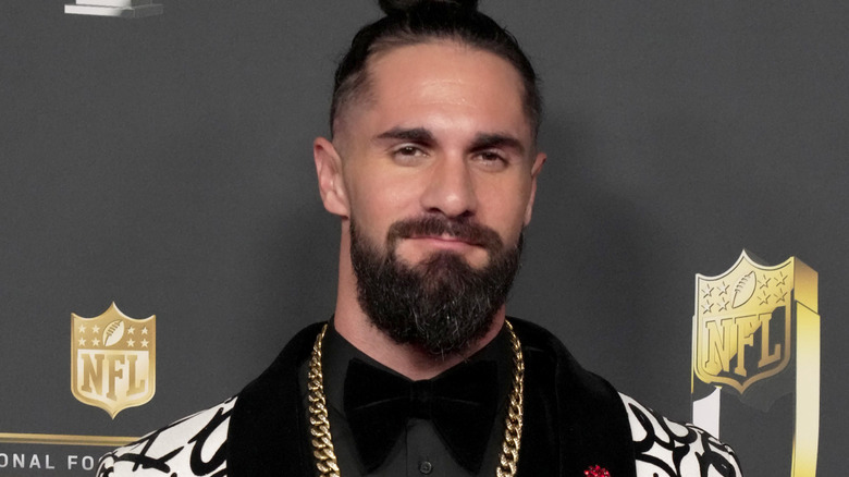 Seth Rollins wearing a silver chain
